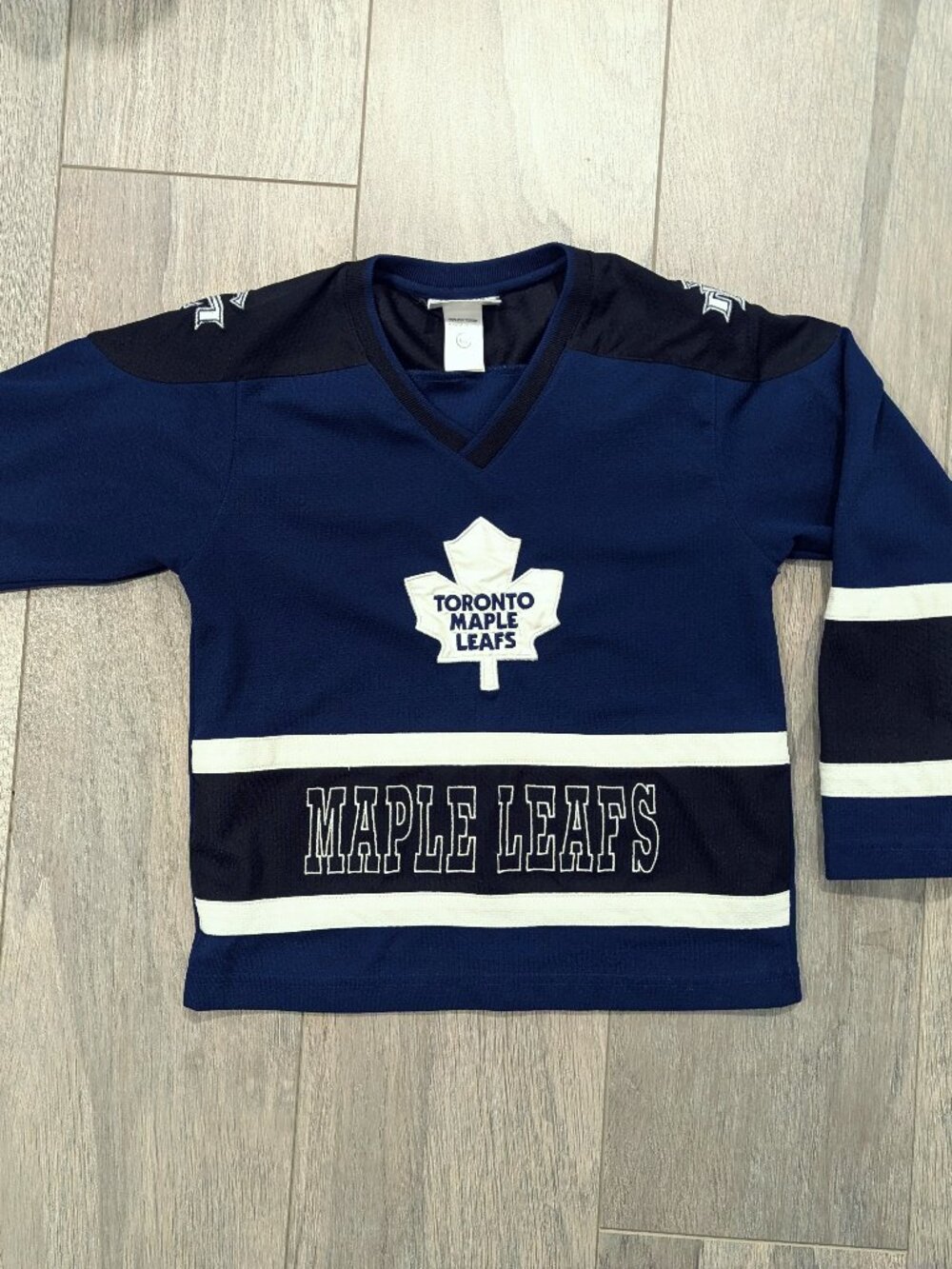 Kids Maple Leafs jersey 6X